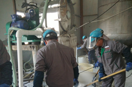 大周臥式螺旋篩網(wǎng)過濾離心機適合更多物料的分離